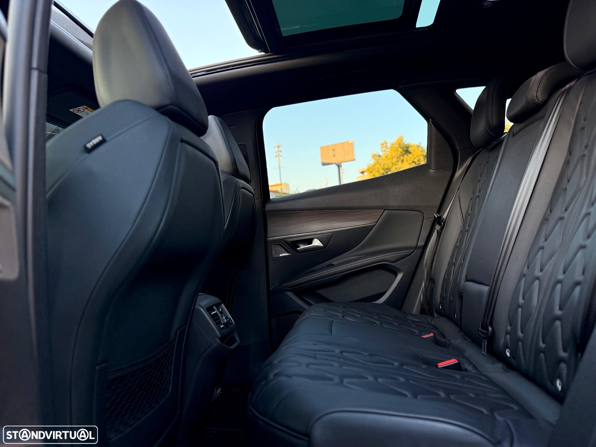 Peugeot 3008 1.6 Hybrid GT Pack e-EAT8 - 34