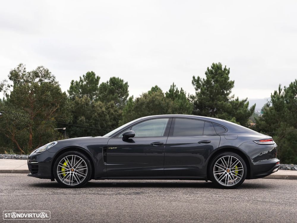 Porsche Panamera 4 E-Hybrid - 4