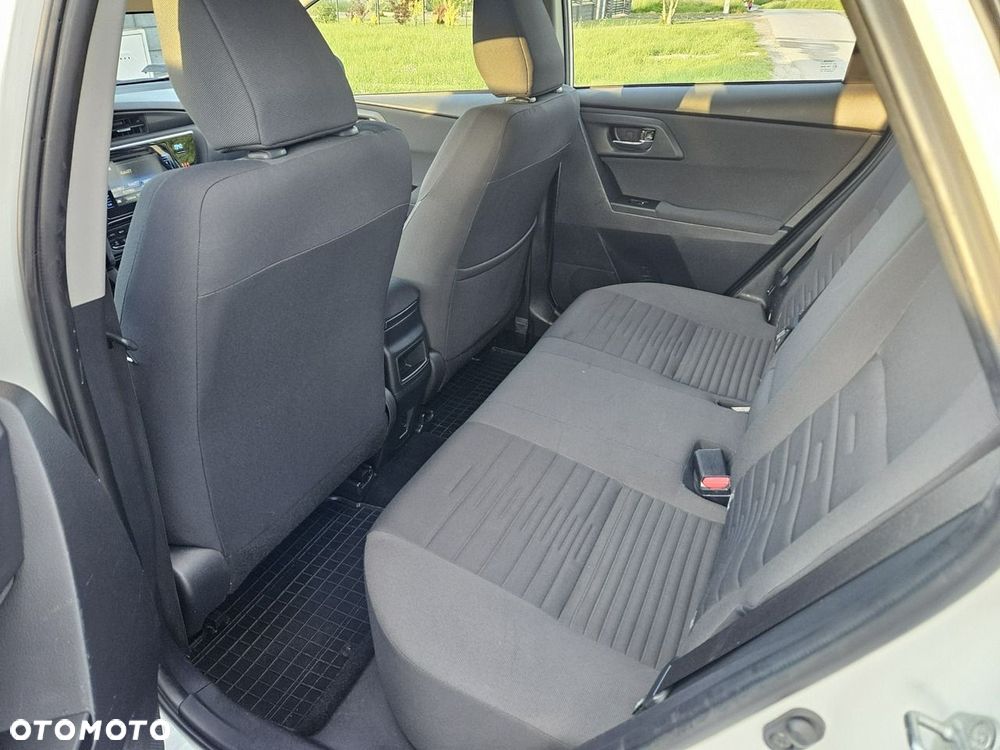 Toyota Auris - 11