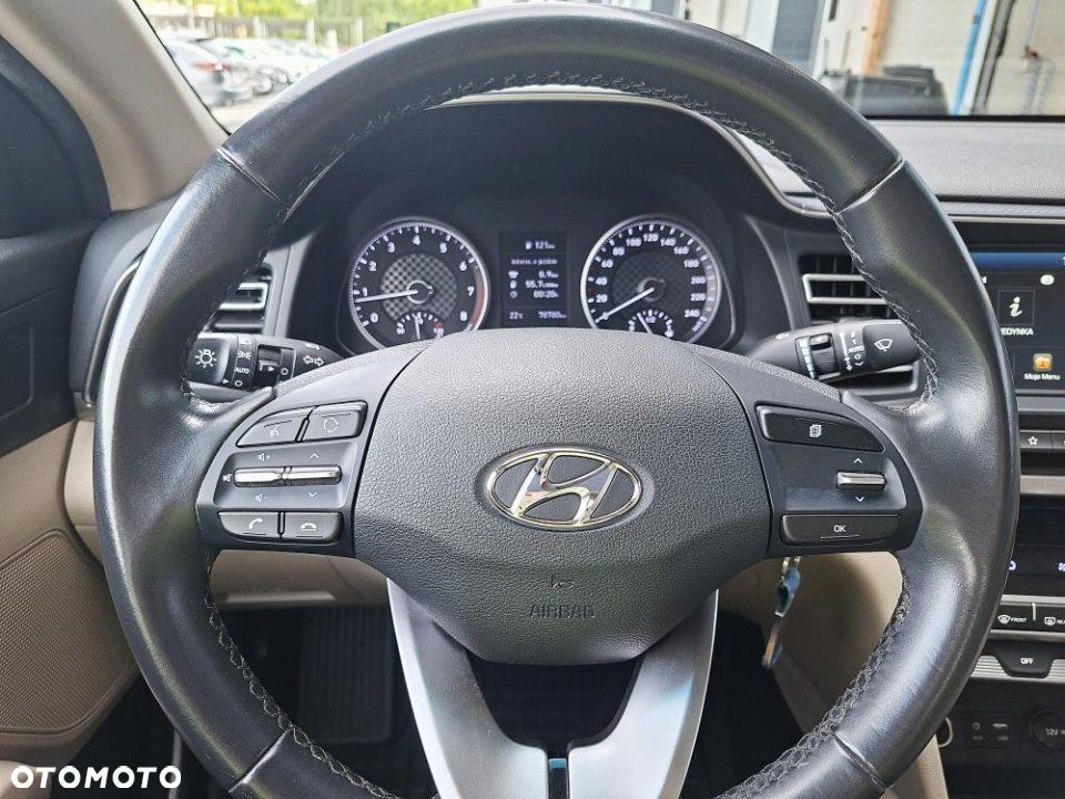 Hyundai Elantra - 16