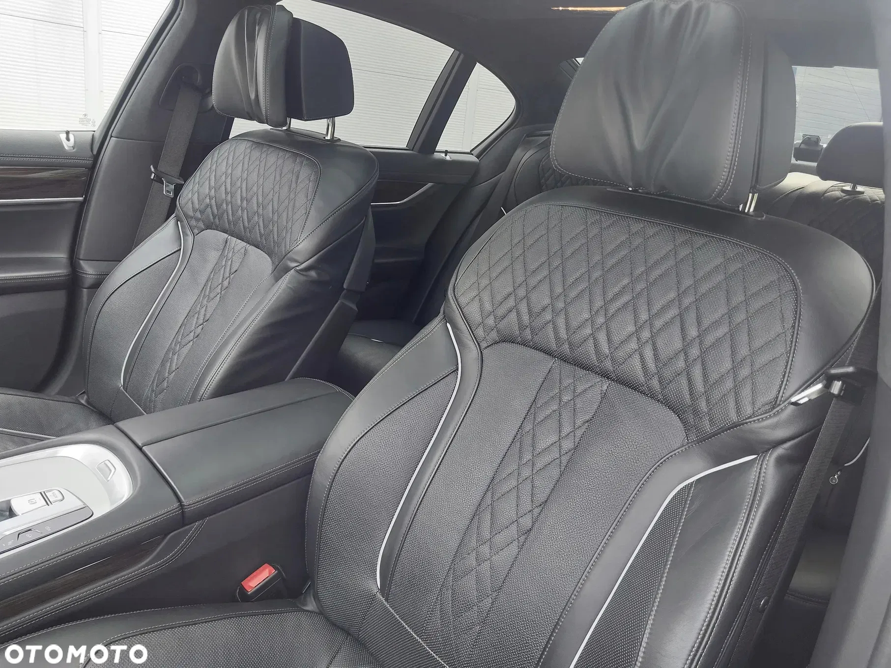 BMW Seria 7 750i xDrive - 7