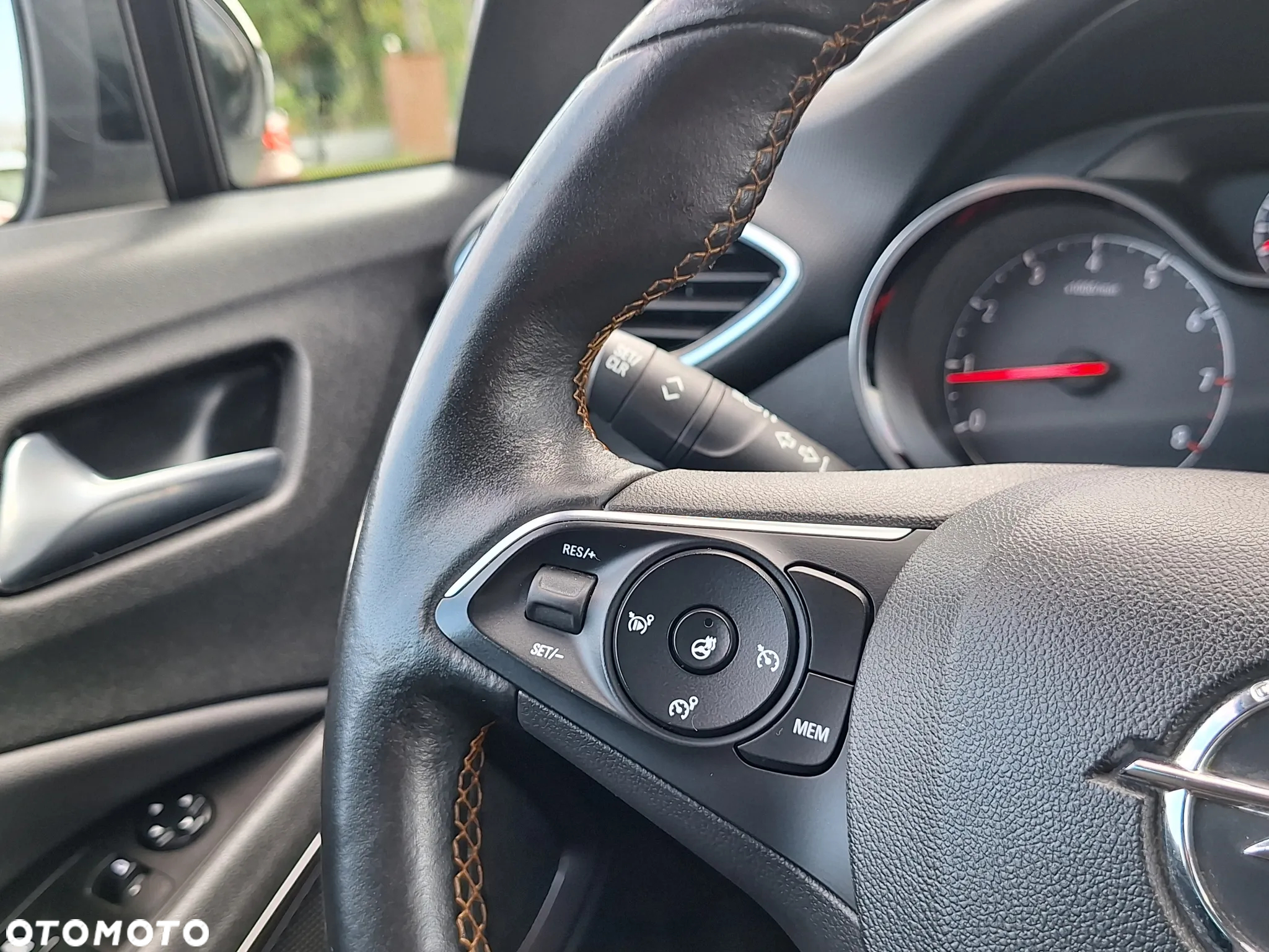 Opel Crossland X - 13