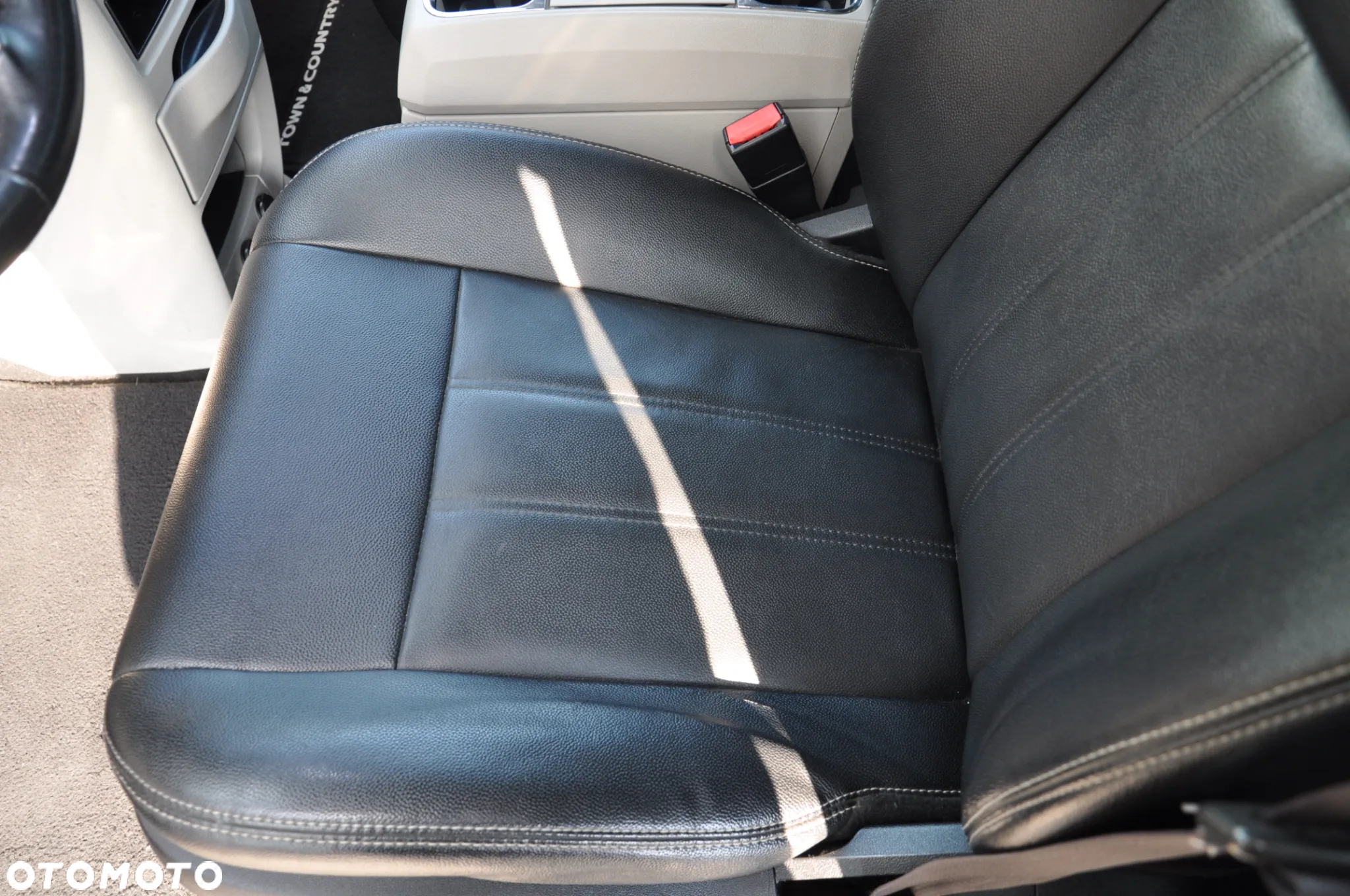Chrysler Town & Country 3.6 Touring - 23
