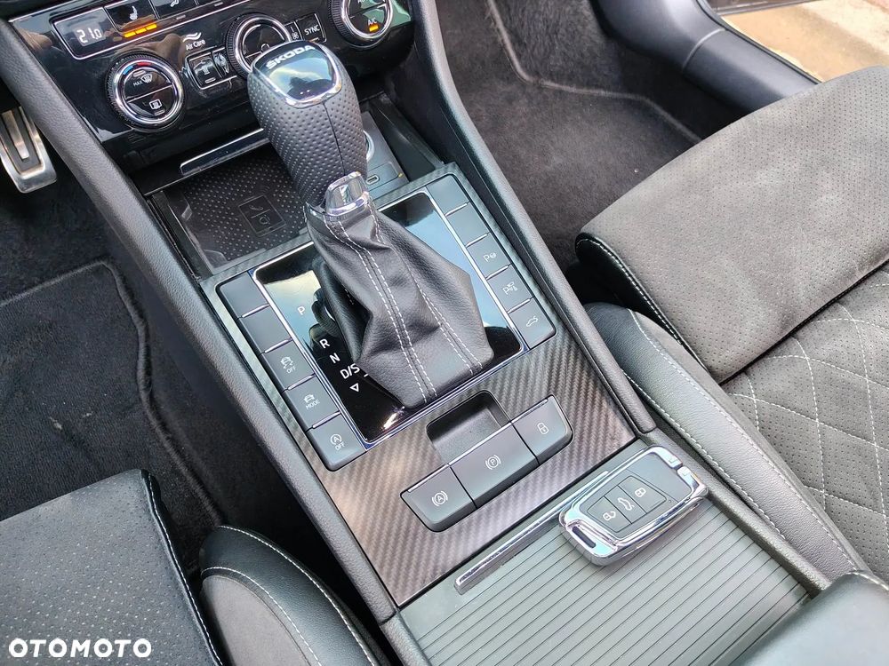 Skoda Superb 2.0 TDI DSG Sportline - 34