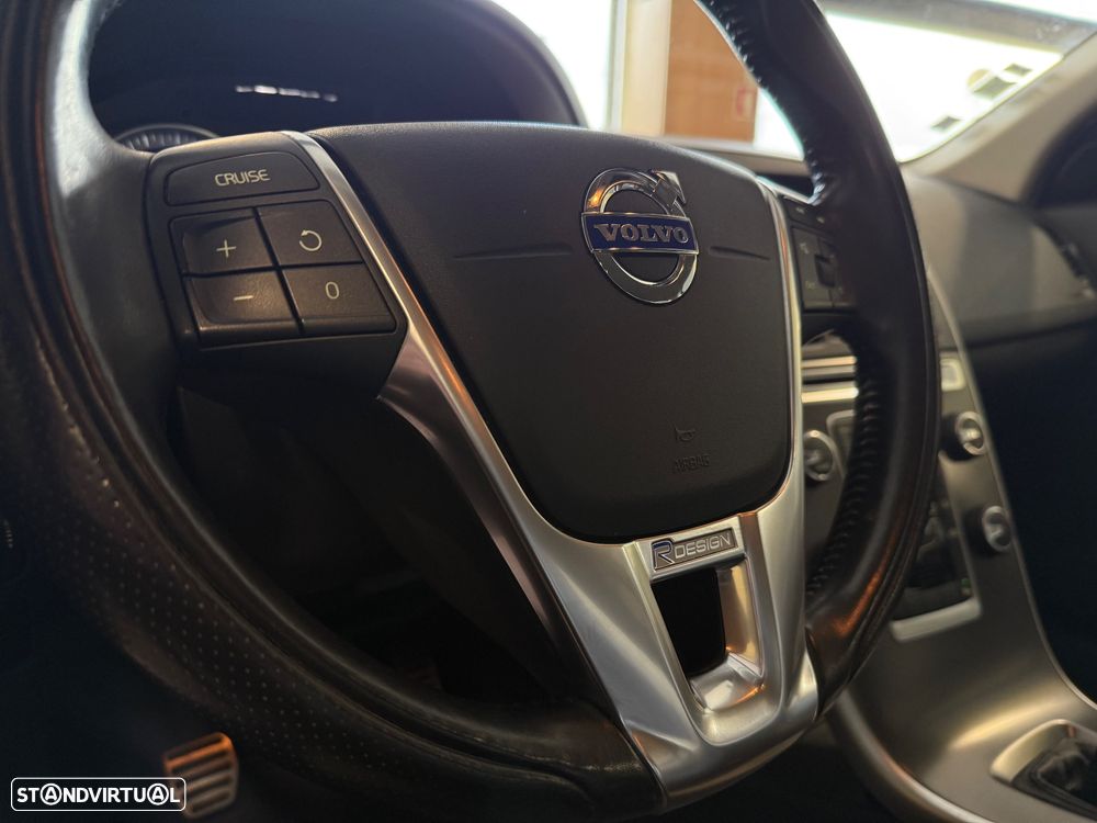 Volvo XC 60 2.0 D3 Drive R-Design - 24