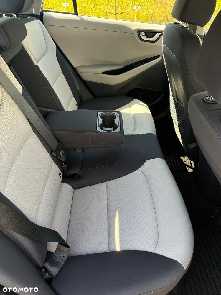 Hyundai IONIQ Hybrid Business - 11