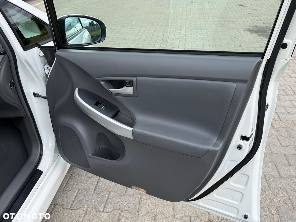 Toyota Prius 1.8 HSD Prestige - 18