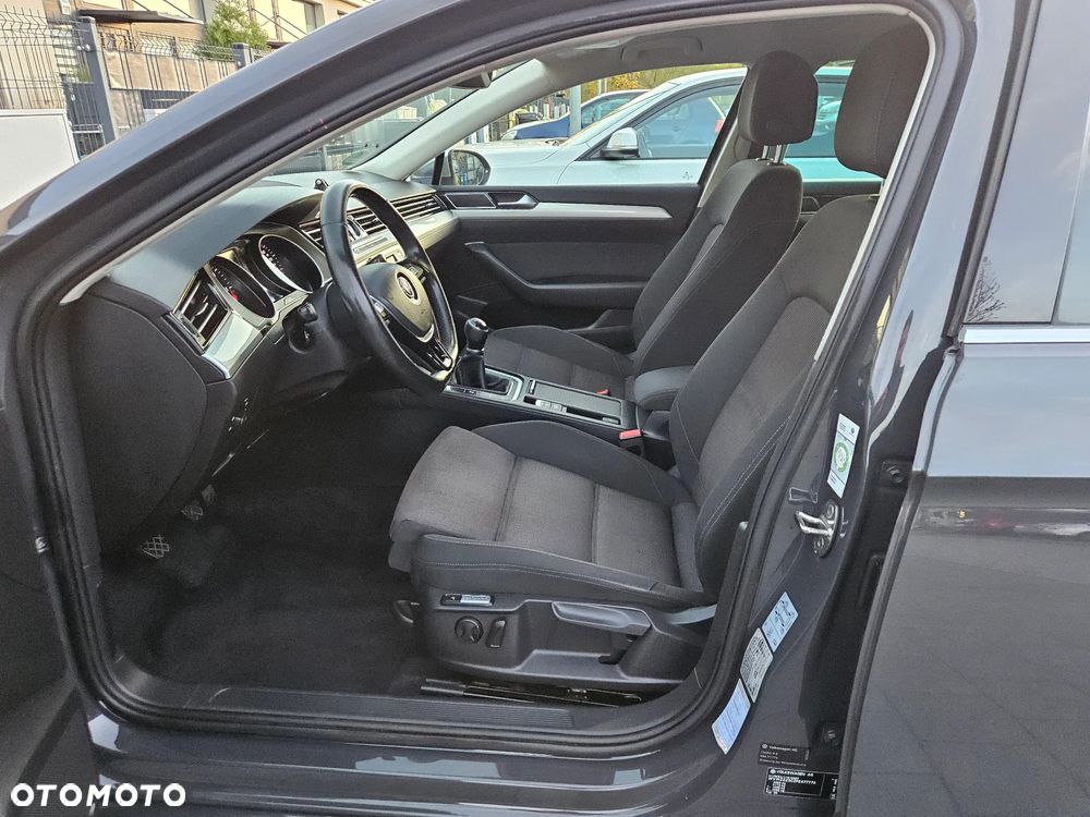 Volkswagen Passat Variant 2.0 TDI SCR BlueMotion Comfortline - 10