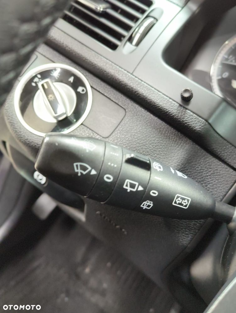 Mercedes-Benz Klasa C 200 CDI DPF BlueEFFICIENCY SPORT EDITION - 32