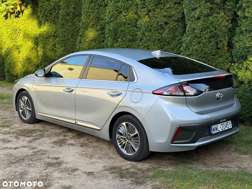 Hyundai IONIQ - 3