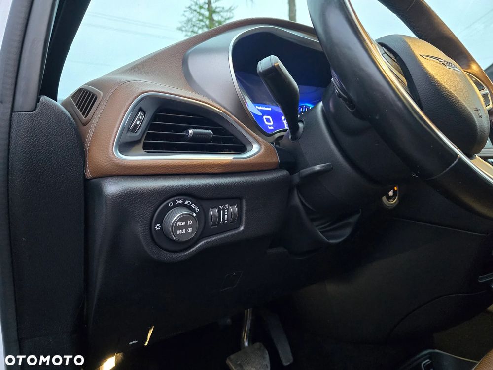 Chrysler Pacifica - 24