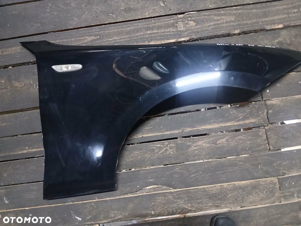 BMW E87 5D Błotnik prawy kod lakieru 668/9 - 1