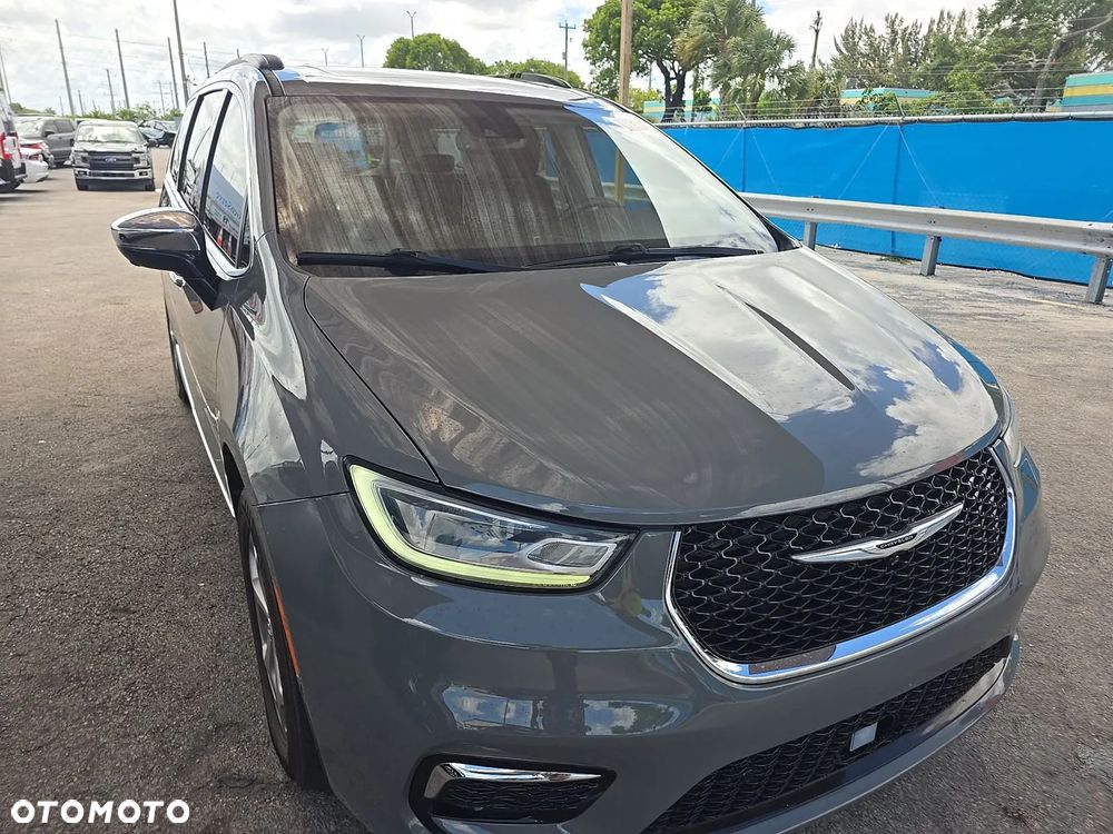 Chrysler Pacifica - 2