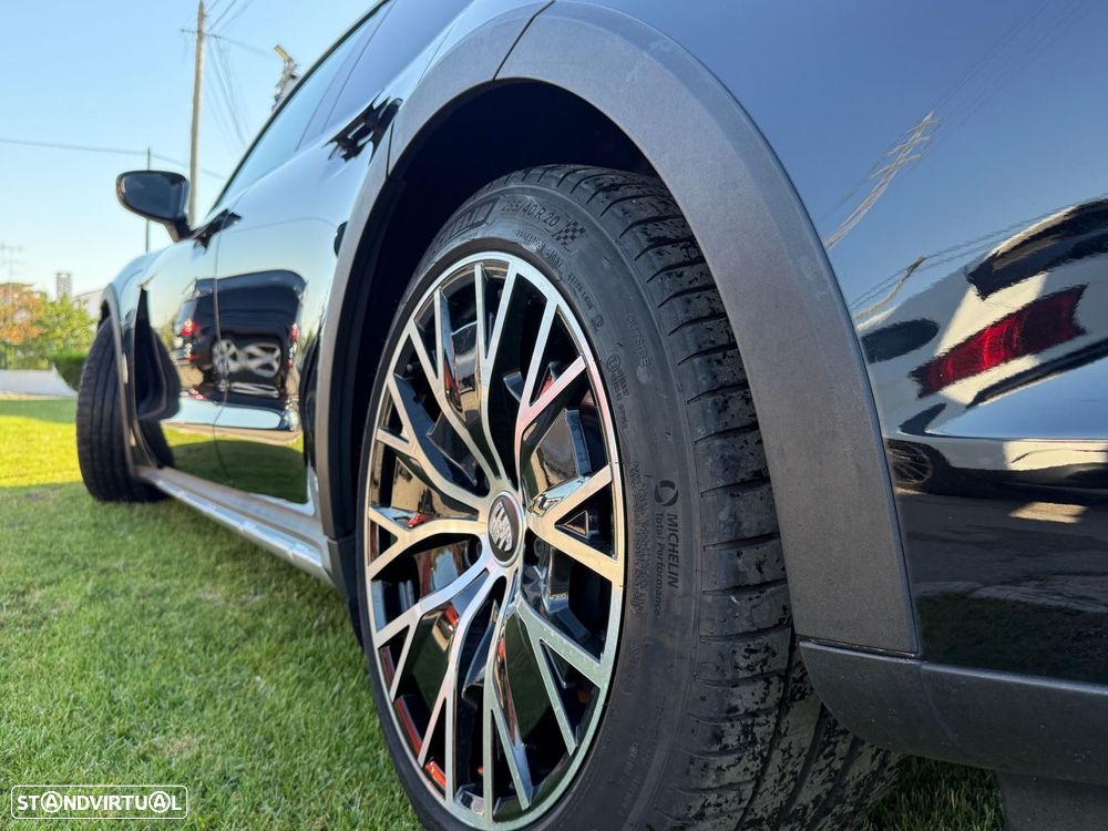 Porsche Taycan Cross Turismo - 22