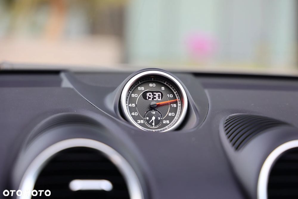 Porsche 718 Cayman - 23