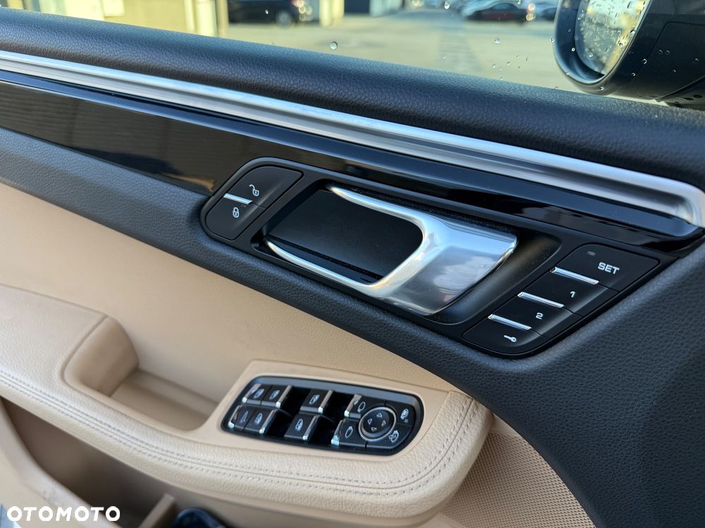 Porsche Macan - 25