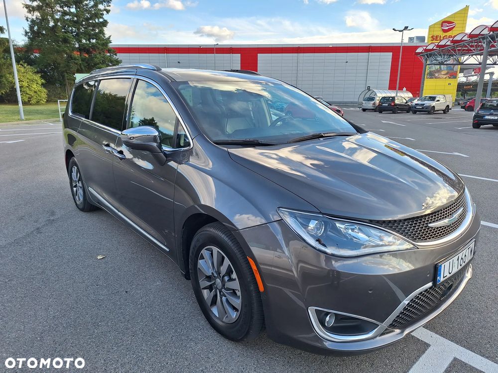 Chrysler Pacifica - 8
