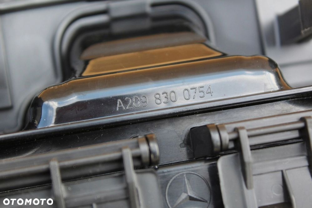 Kratka nawiewu deski Mercedes CLK w209 2098300754 - 4