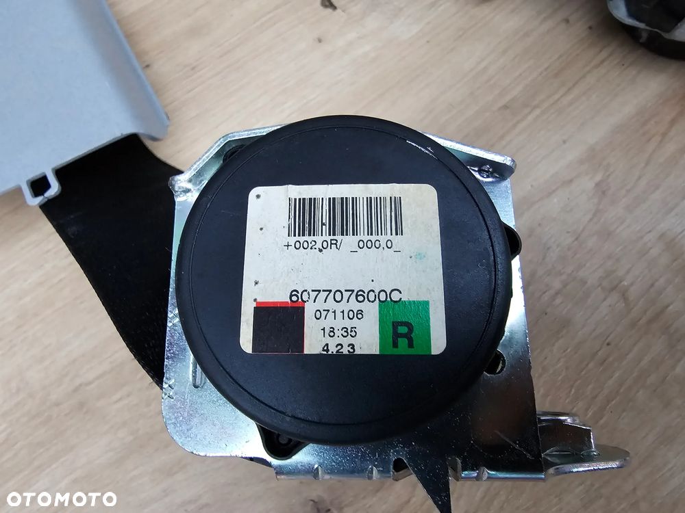 PASY DOPINACZE NAPINACZE PRZÓD OPEL CORSA D KOMPLET DWIE KOŚCI 13225285 13225286 - 10