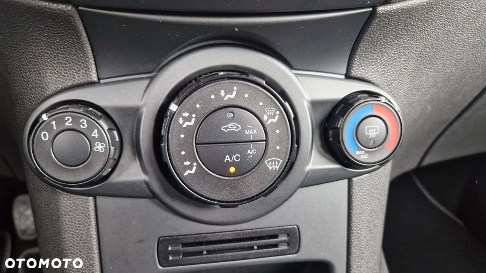 Ford Fiesta 1.5 TDCi Titanium - 23