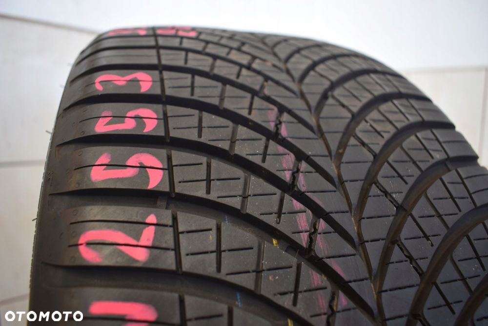 R20 255/35 Goodyear Vector 4Seasons GEN-3 Wysyłka gratis! - 2