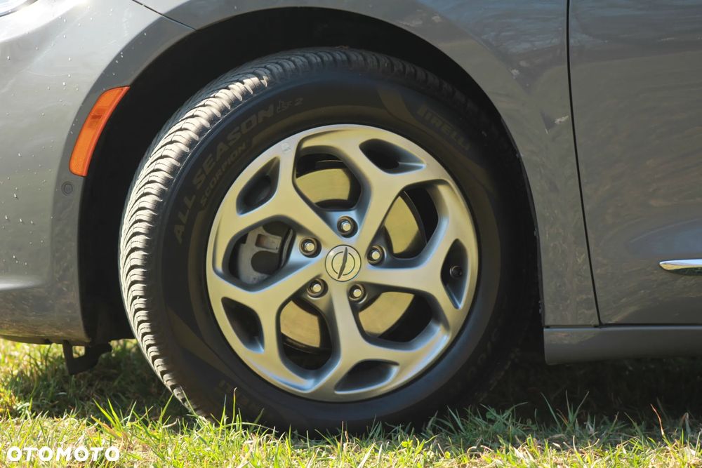 Chrysler Pacifica - 17