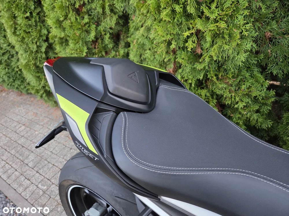 Triumph Street Triple - 13