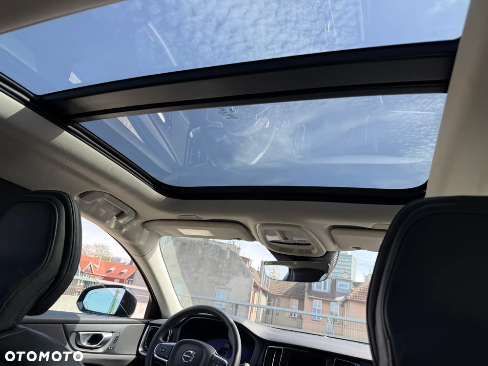 Volvo S60 B5 B AWD Plus Dark - 36