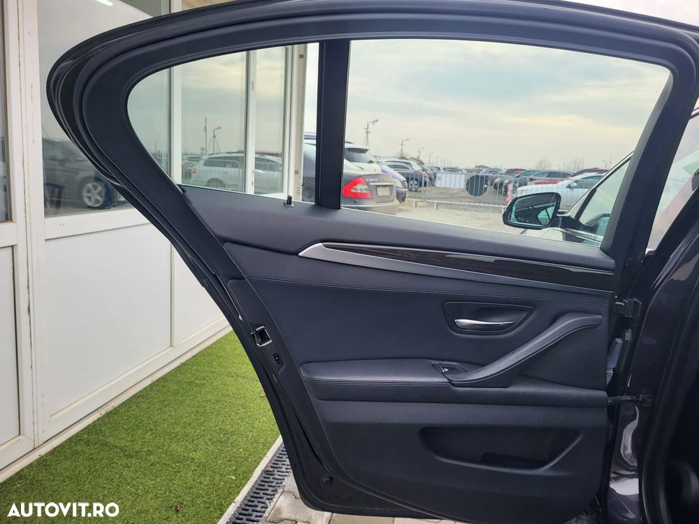 BMW Seria 5 535i xDrive Aut. Luxury Line - 26