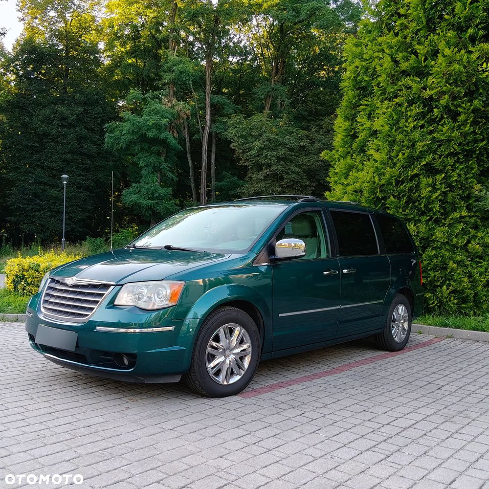 Chrysler Town & Country - 1
