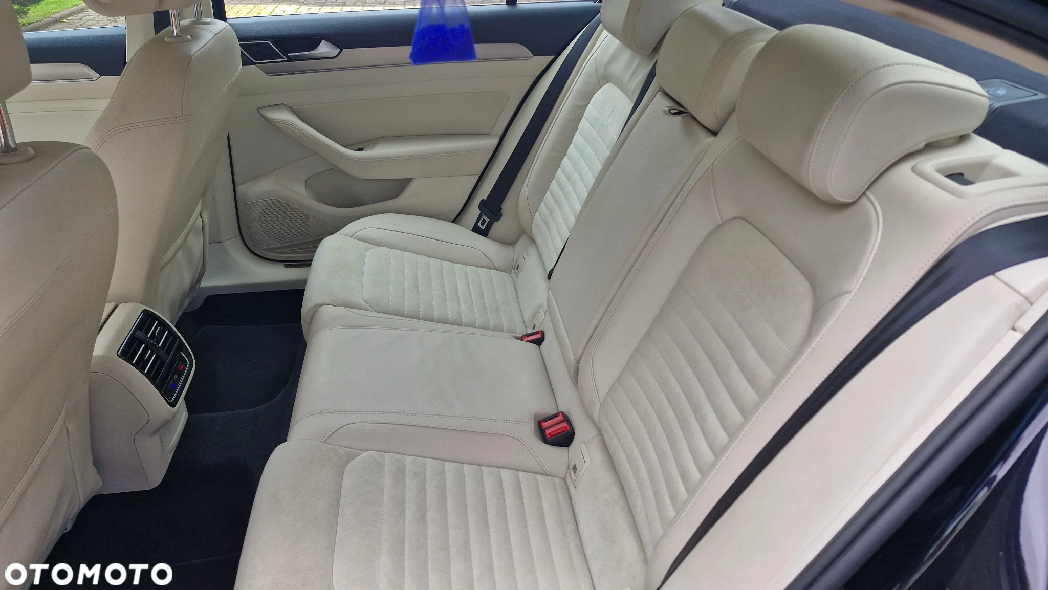 Volkswagen Passat - 10