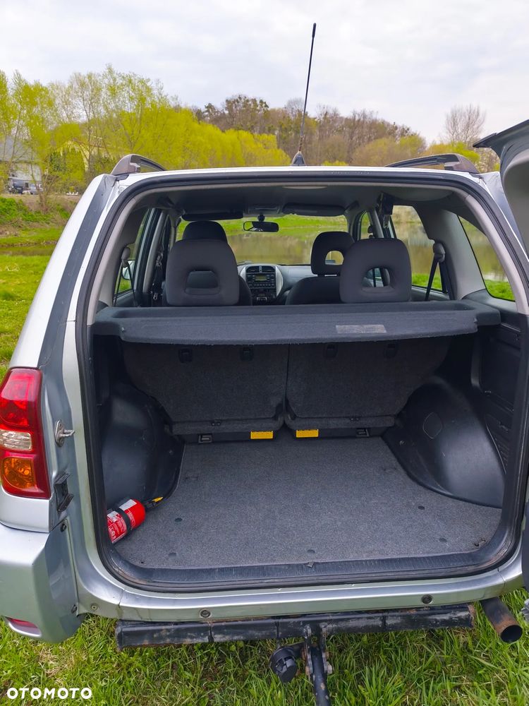 Toyota RAV4 D-4D 4x4 - 12