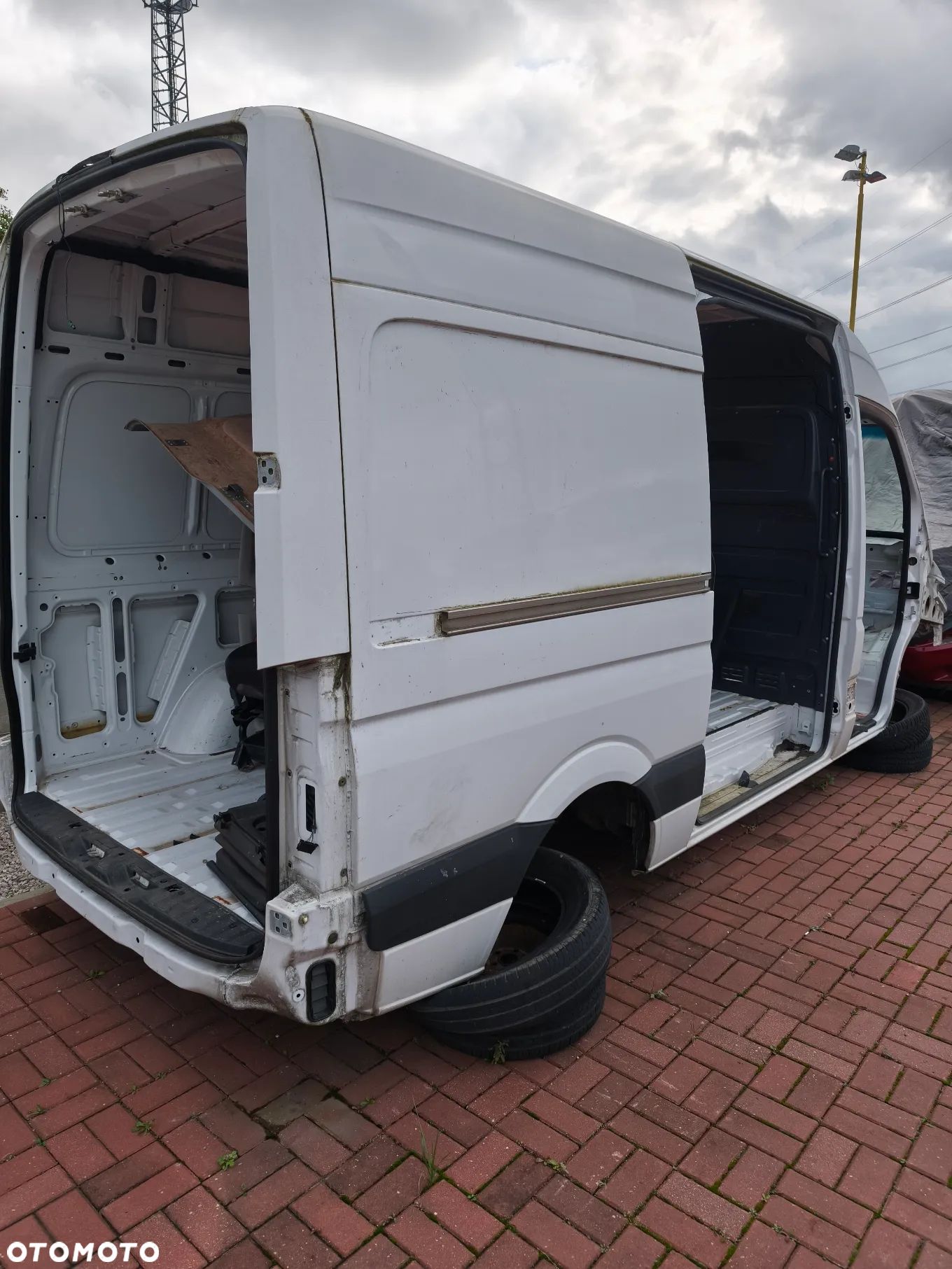 karoseria paka Sprinter 906 L2 H2 średniak biały ćwiartka - 1