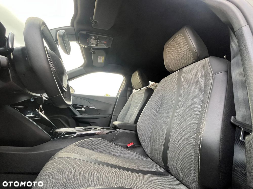 Peugeot 2008 PureTech 130 EAT8 Allure - 22