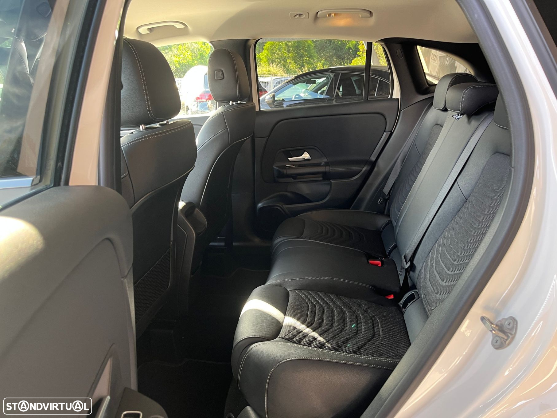 Mercedes-Benz GLA 250 e Style - 48