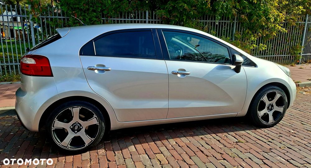 Kia Rio - 7