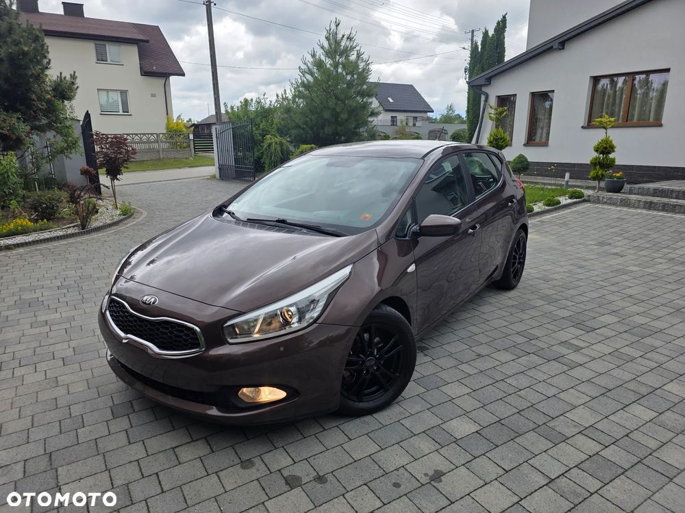 Kia Ceed 1.6 GDI Dream-Team Edition - 13