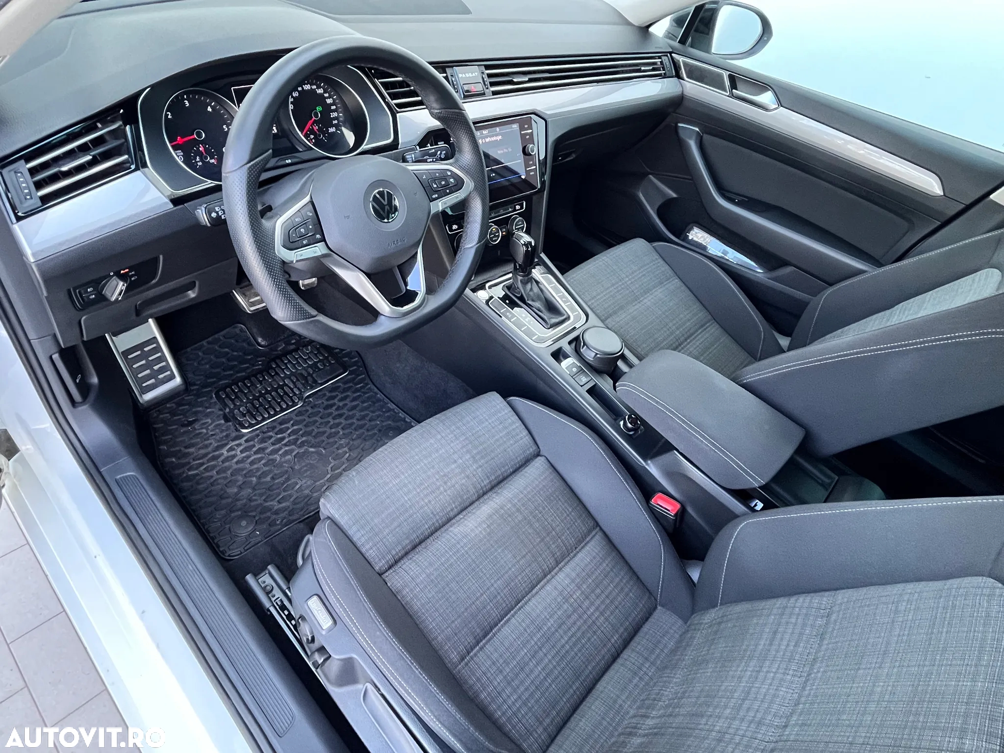 Volkswagen Passat - 11
