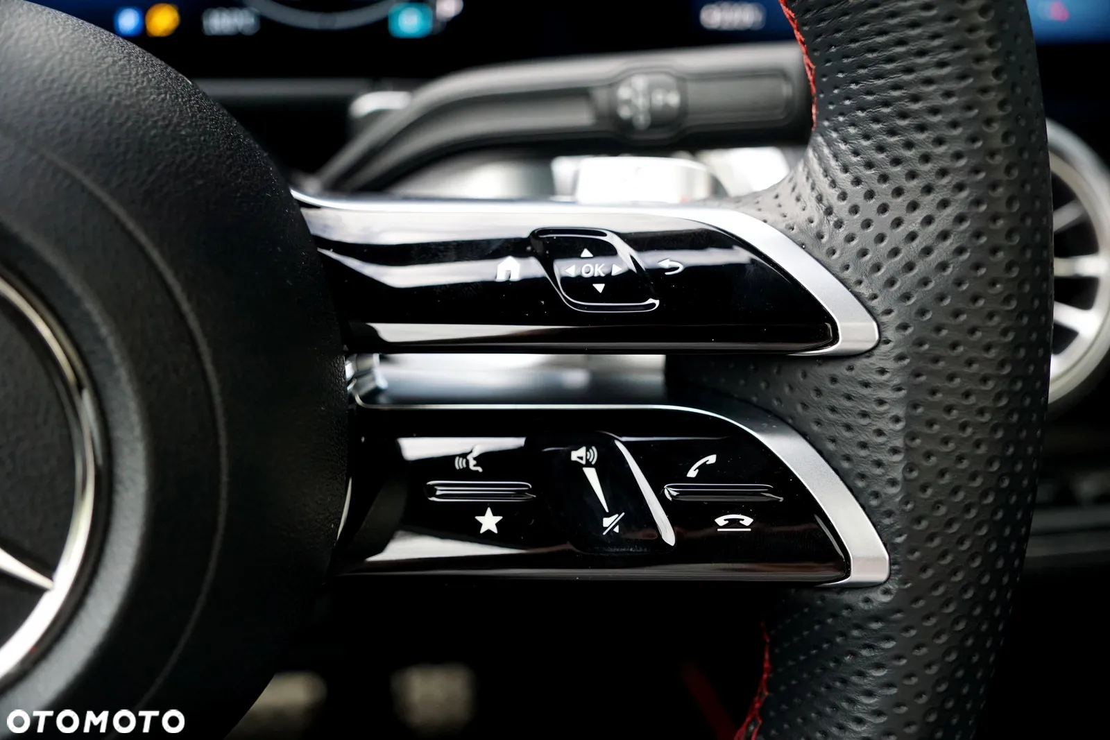Mercedes-Benz GLB 200 AMG Line 7G-DCT - 16