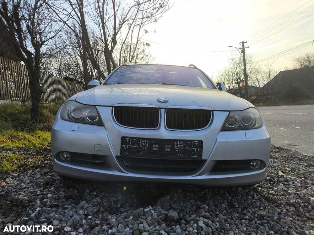 BMW Seria 3 320i Touring - 6