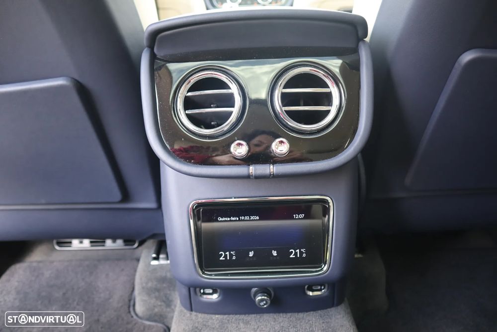 Bentley Bentayga V8 Azure - 42