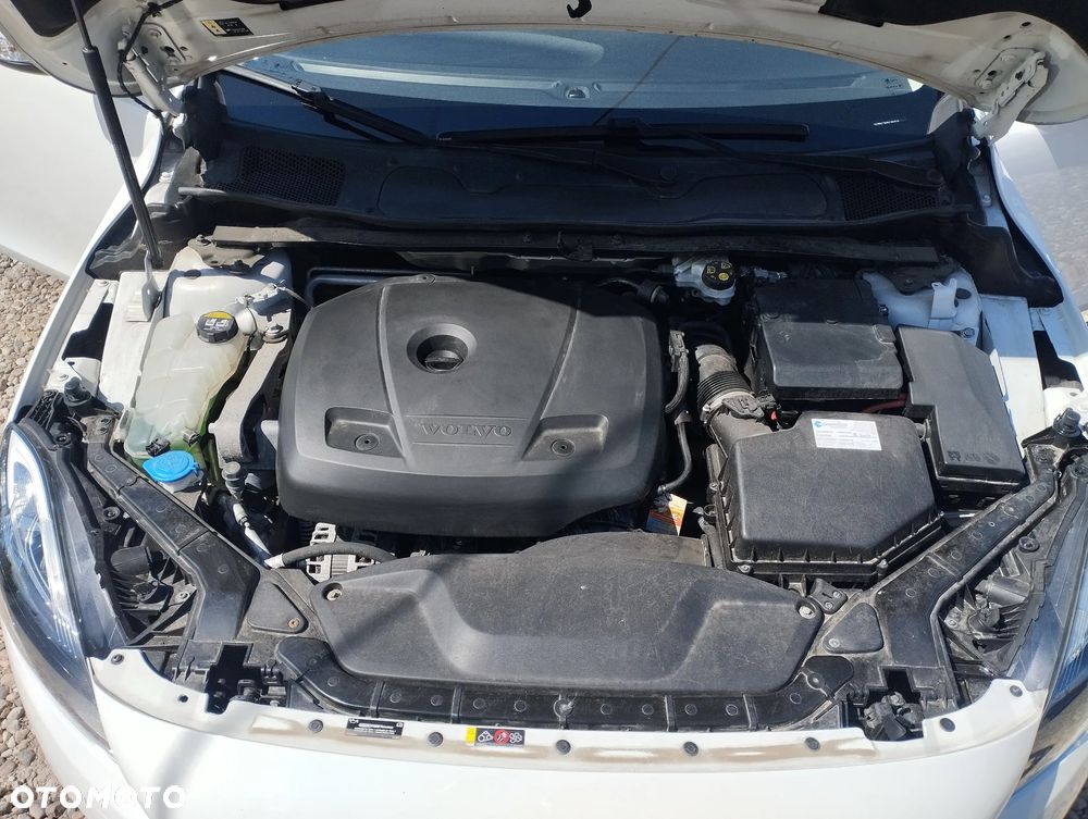 Volvo V40 T2 Momentum - 22