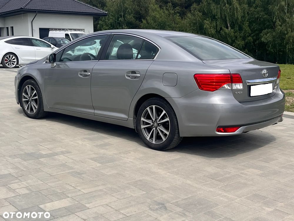 Toyota Avensis 1.6 Premium - 6
