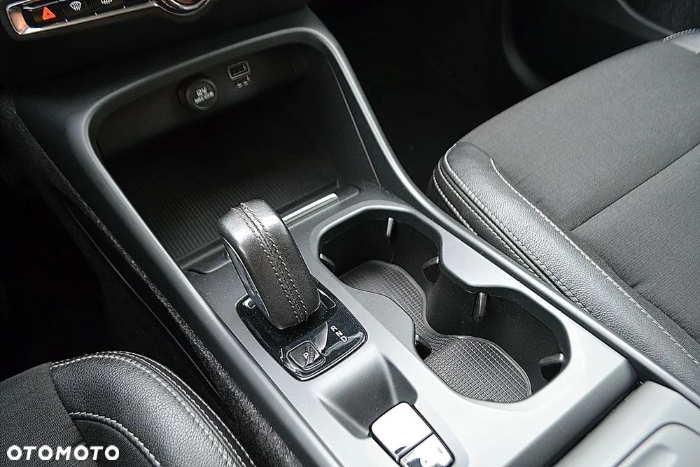Volvo XC 40 T3 Momentum - 28