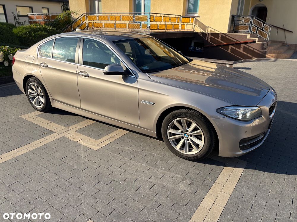 BMW Seria 5 525d xDrive - 12