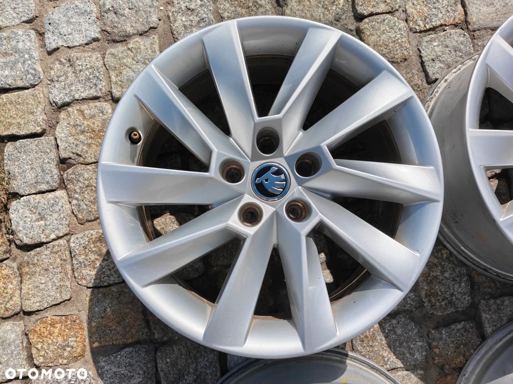 Felgi Aluminiowe 17 Skoda Superb 5x112 ET40 Seat Audi VW 3V0601025C - 2