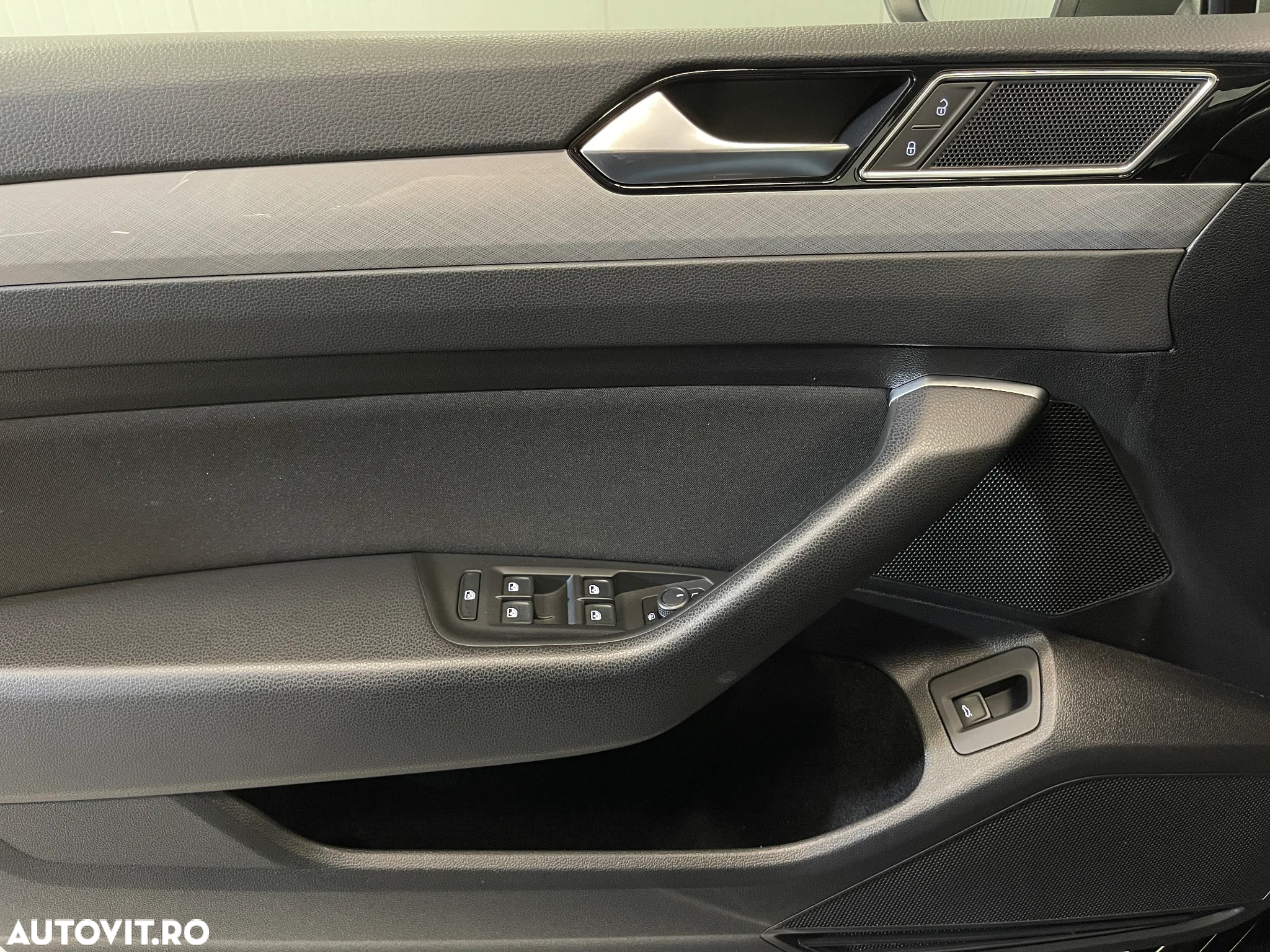 Volkswagen Passat 2.0 TDI DSG Comfortline - 24