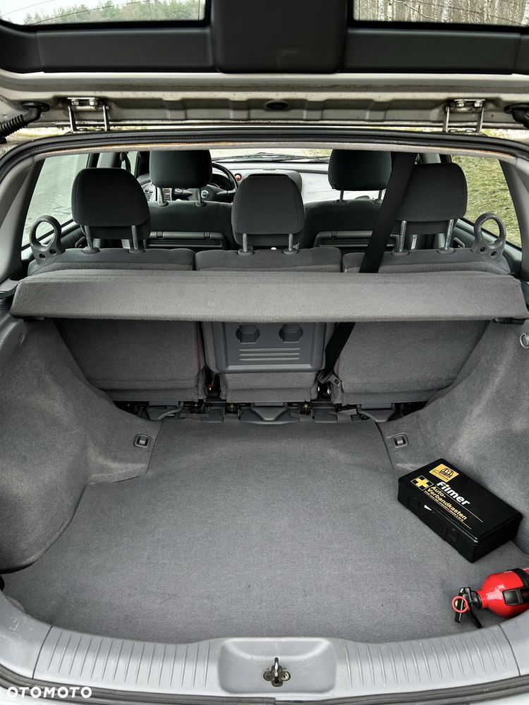 Nissan Almera Tino - 6