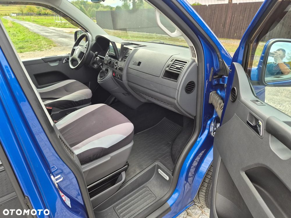 Volkswagen Multivan - 13