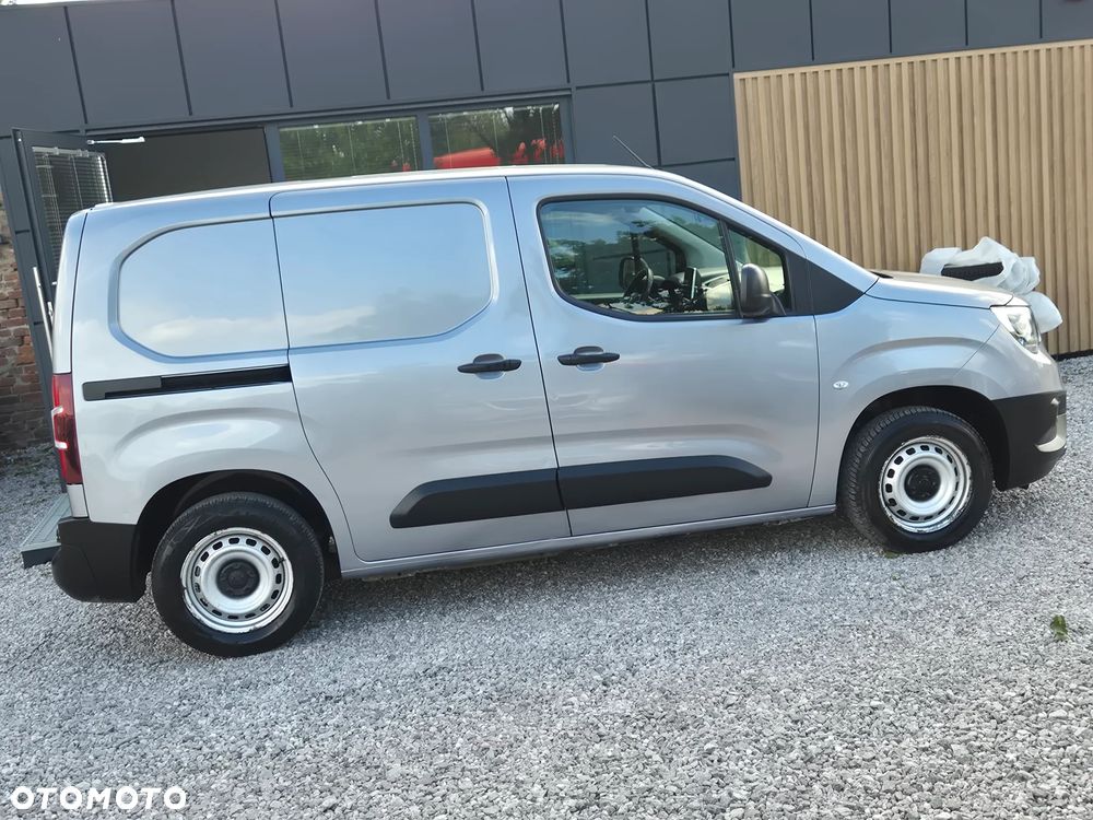 Opel COMBO - 16